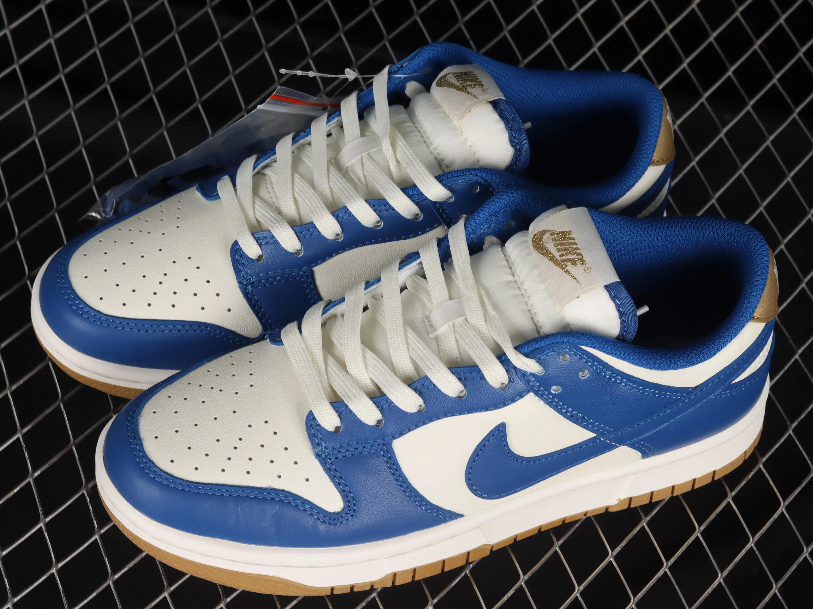 All categories Nk SB Dunk series Nk SB Dunk Low low-top sneakers Nk SB Dunk Low white and blue color SB smashed rebound high-top sneakers FB7173-141